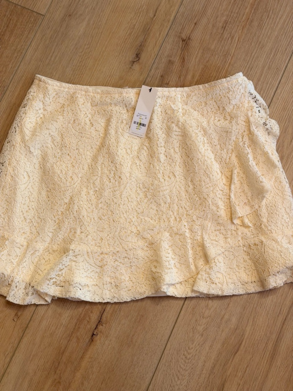 Francesca's Collections Cream Lace Ruffle-Trim Mini Skirt